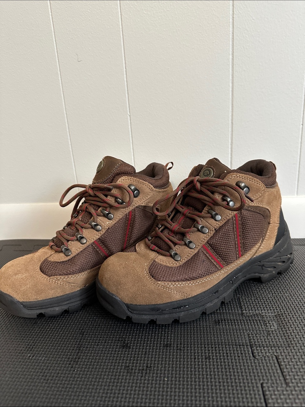 Women’s Aspen Brown Hiking Shoes